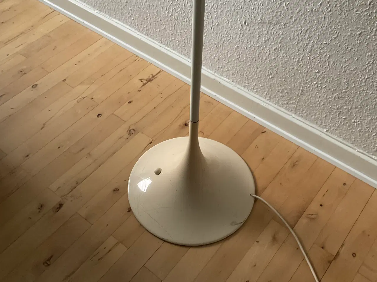 Billede 1 - Gulvlampe hvid Panthell
