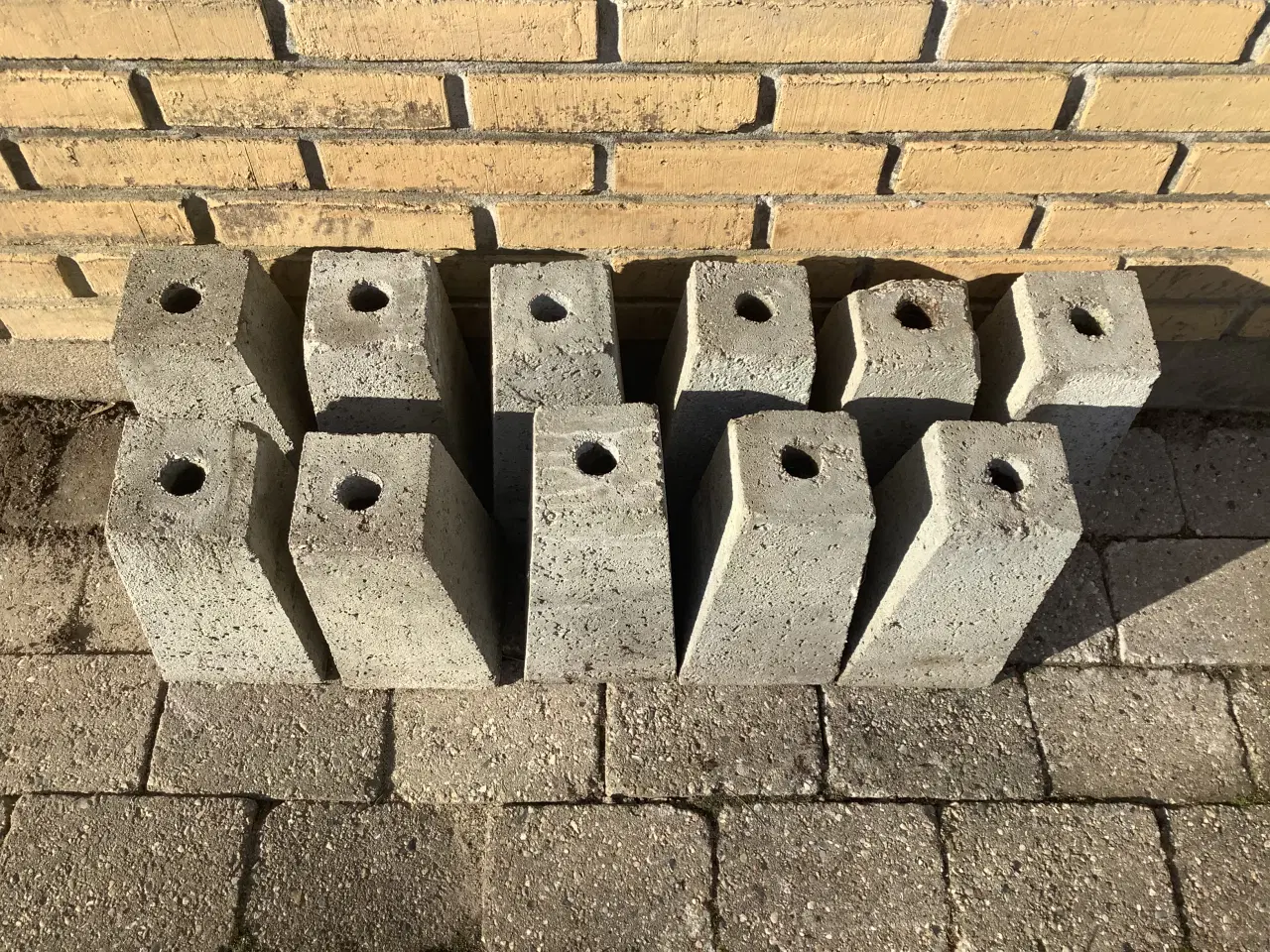 Billede 2 - Beton stolpefødder, stolpebærer, stolpesten 