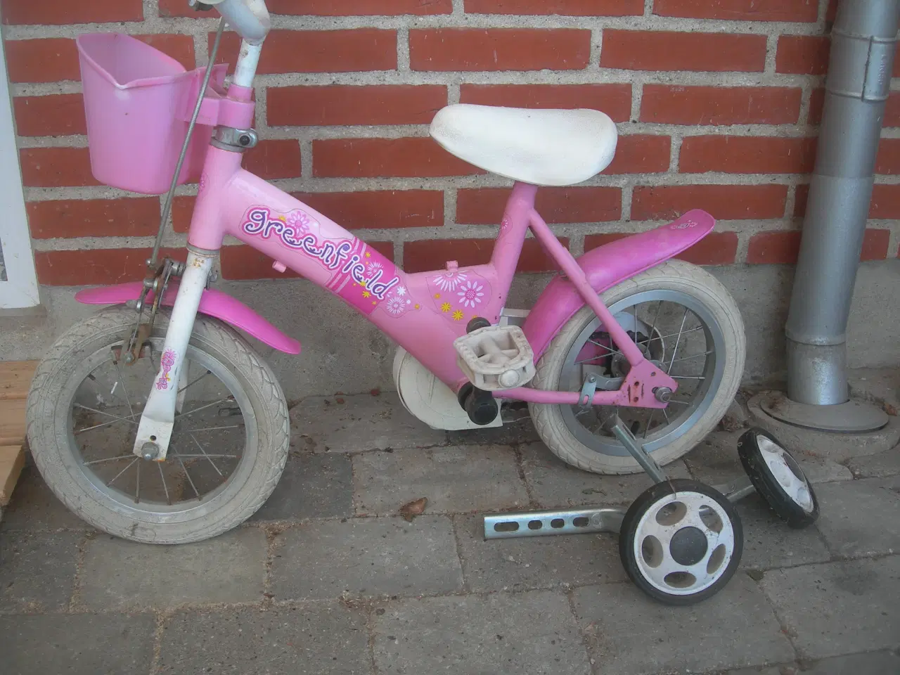 Billede 1 - Børnecykel m. støttehjul 