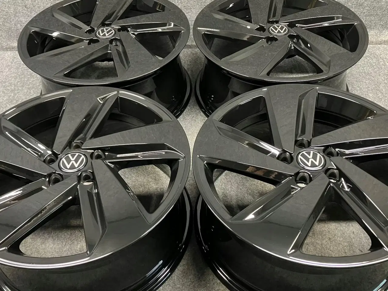 Billede 6 - ALUFÆLGE VW POLO MILTON 2G0 17"