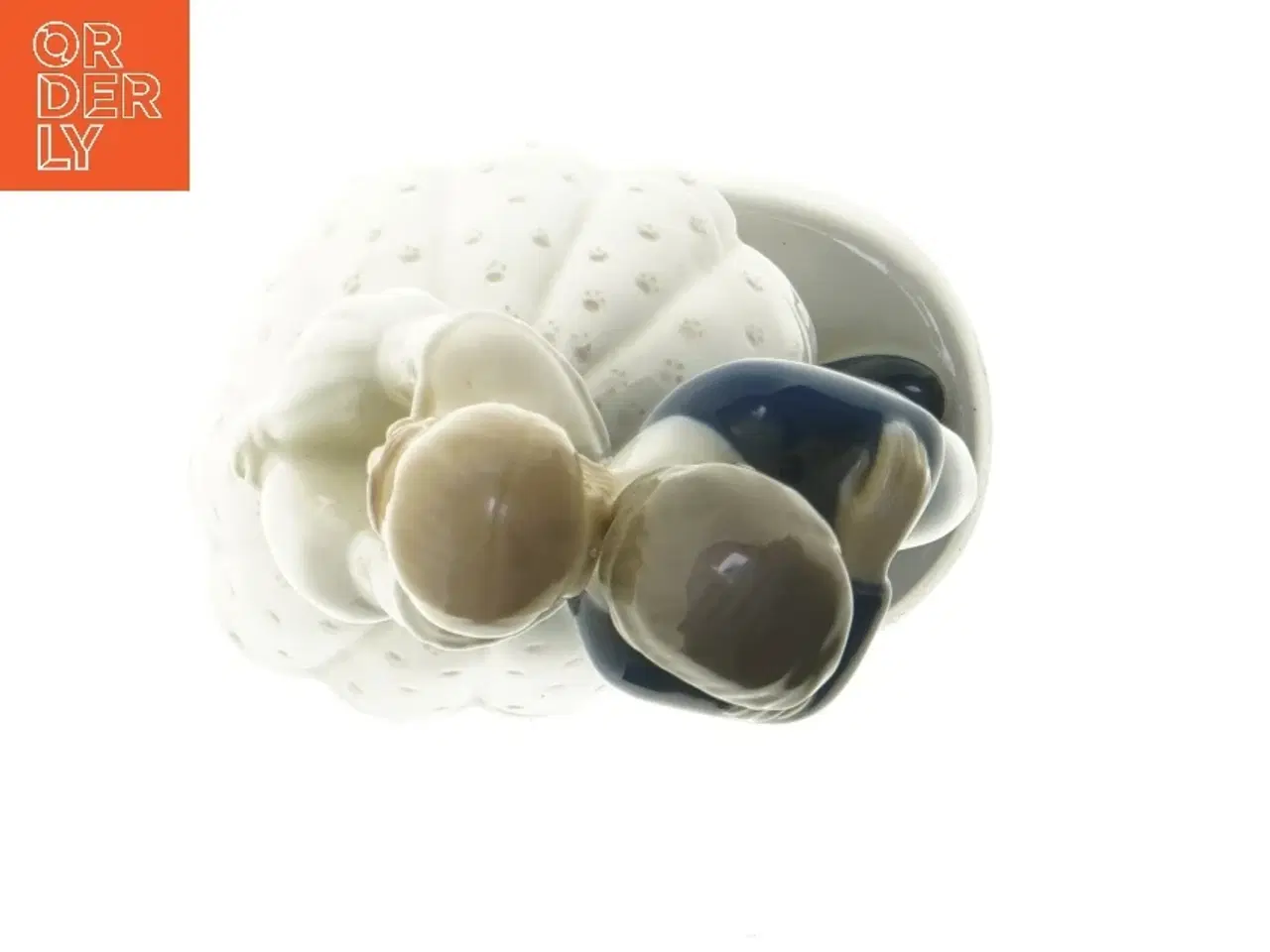 Billede 4 - Porcelænsfigur af dreng og pige fra Bing & Grøndahl (str. 20 cm)