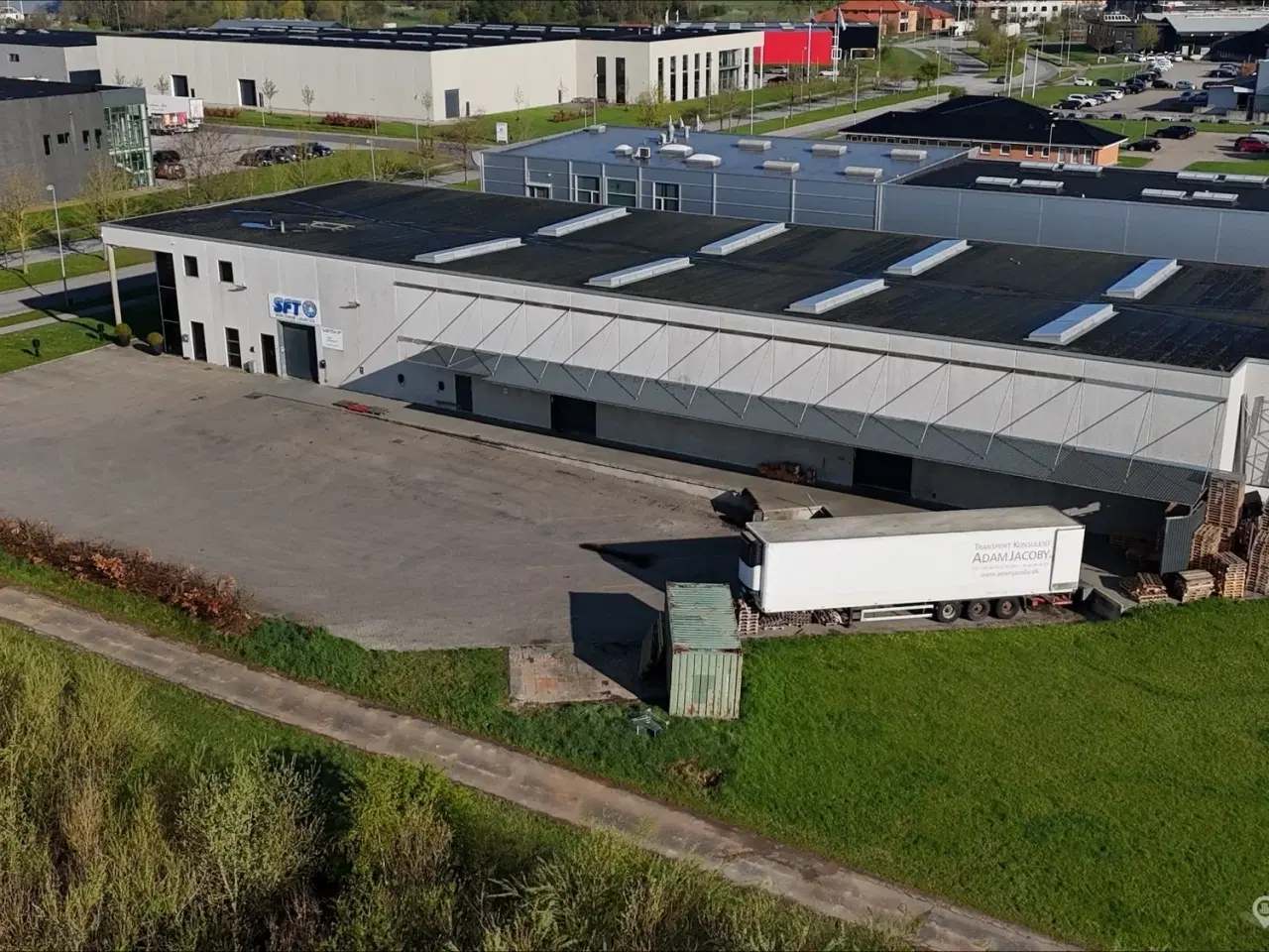 Billede 2 - Erhvervsejendom med kølelager og showroom nær København og E20