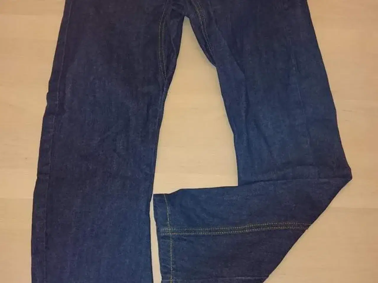 Billede 1 - Nye Grunt "bananacut" jeans  str 11/12 