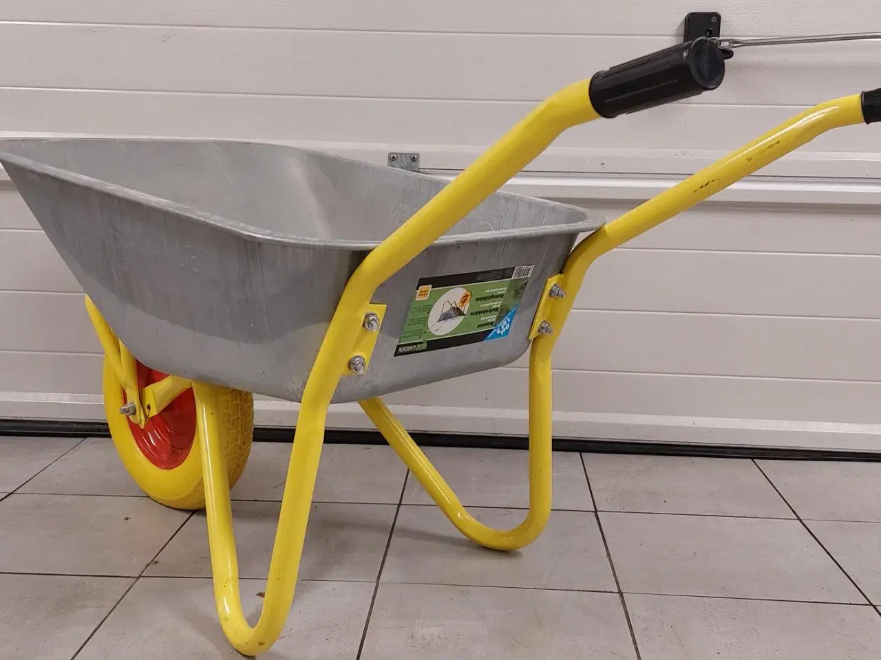 Billede 1 - Beton trillebør - kun brugt en gang til sand