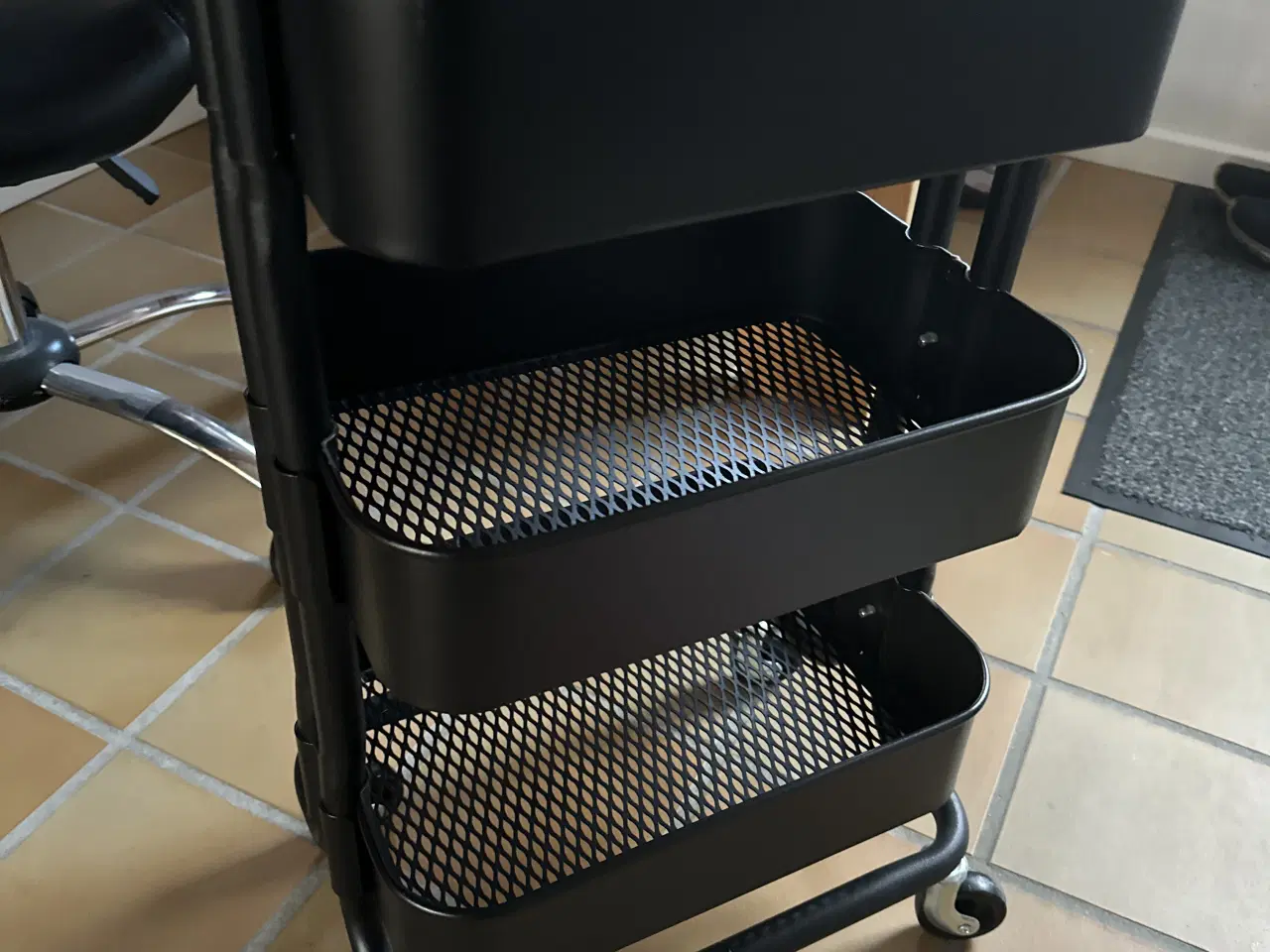 Billede 1 - Rullevogn i sort stål