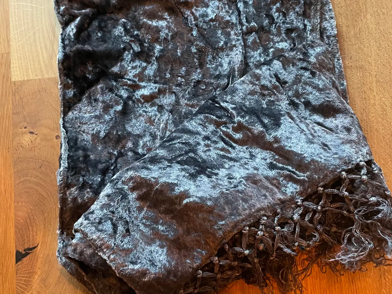 Billede 2 - Velour tørklæde - grå - 140x28cm