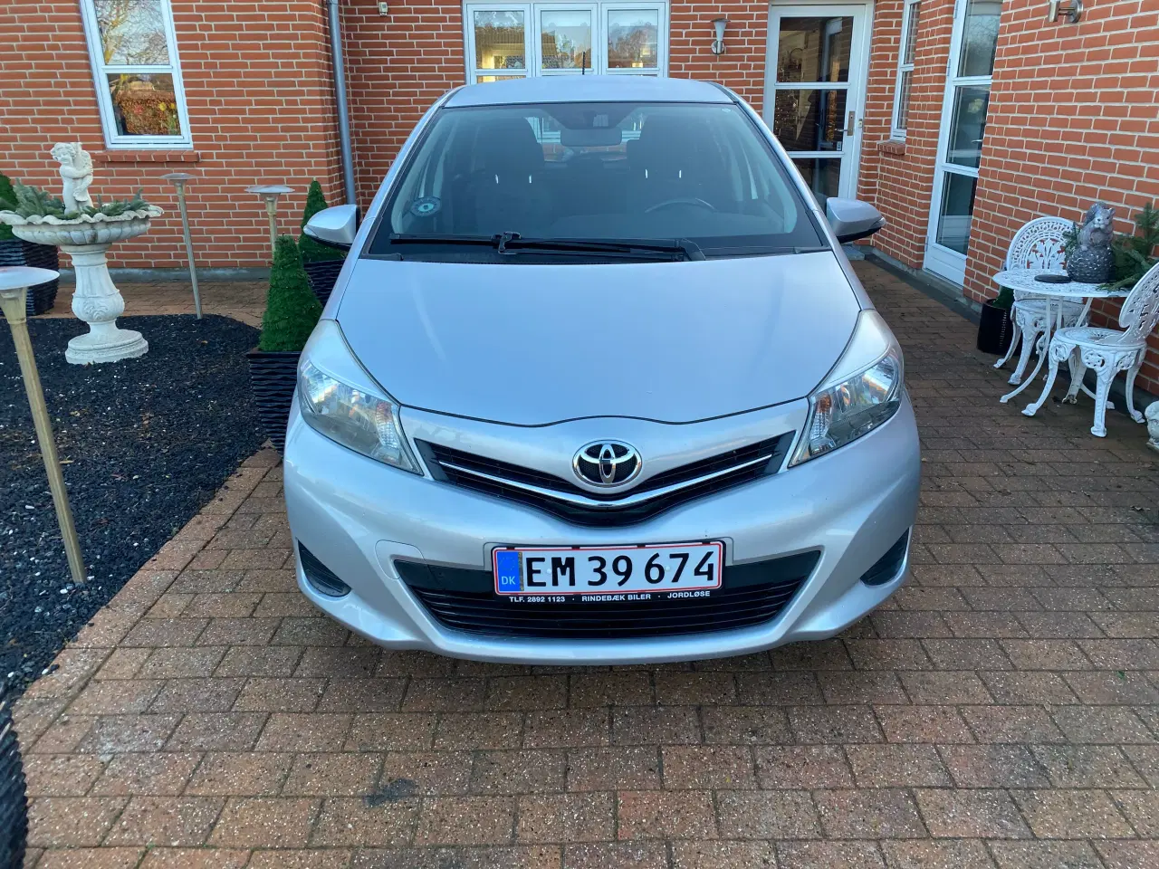 Billede 4 - Billig Yaris 1,3 5 dørs 2014 6 gears