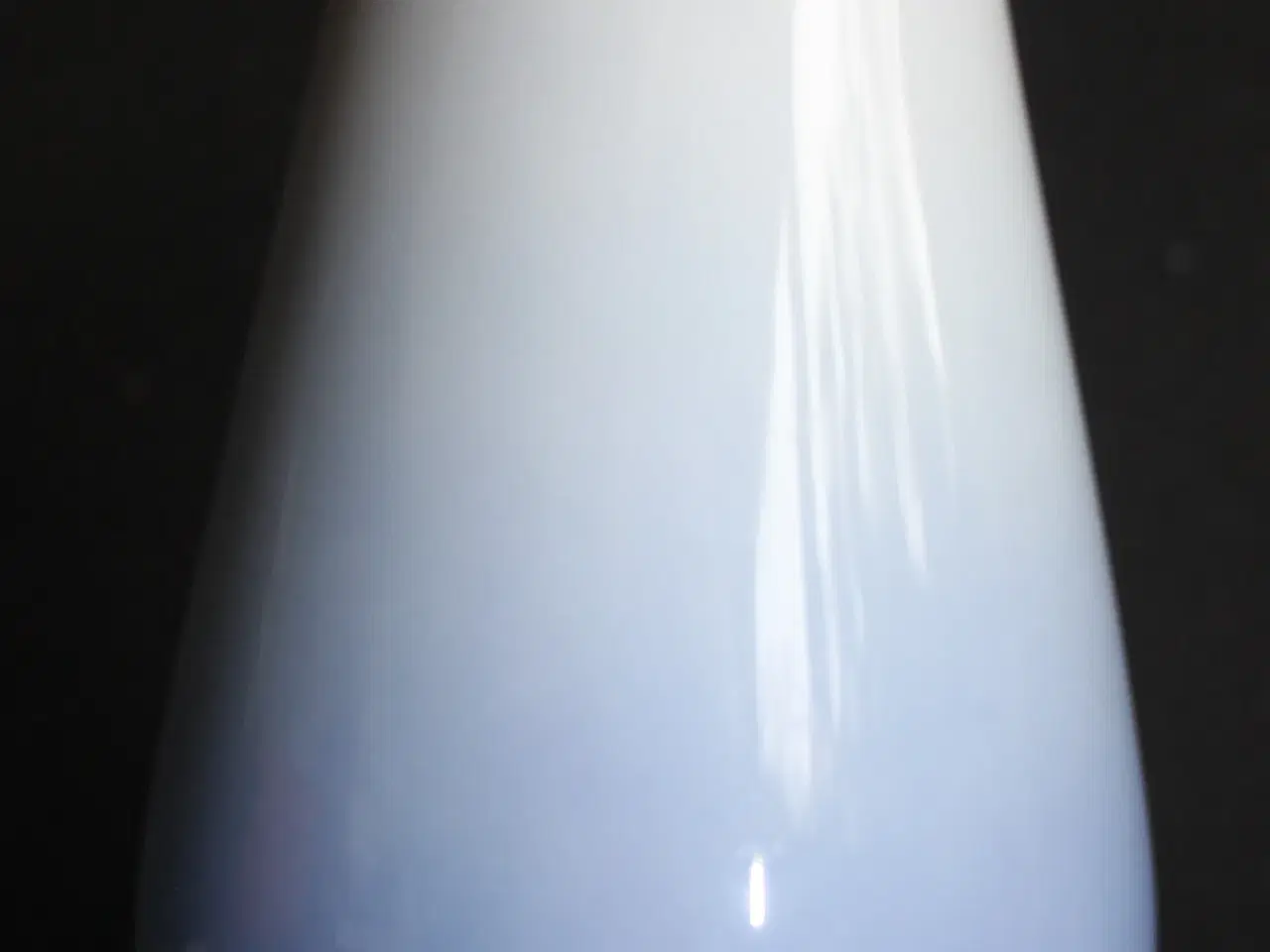 Billede 4 - Vase med liljekonval fra Bing og Grøndahl