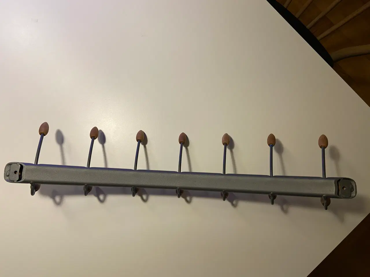 Billede 5 - Knagerække i metal og træ