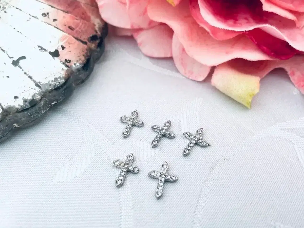Billede 3 - Små kors med Rhinsten til hobby / dekorering