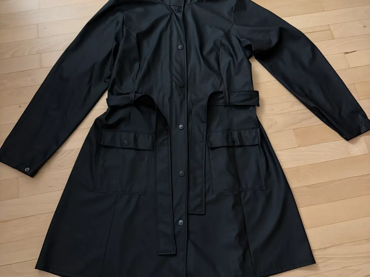 Billede 1 - Rains long curve regnfrakke