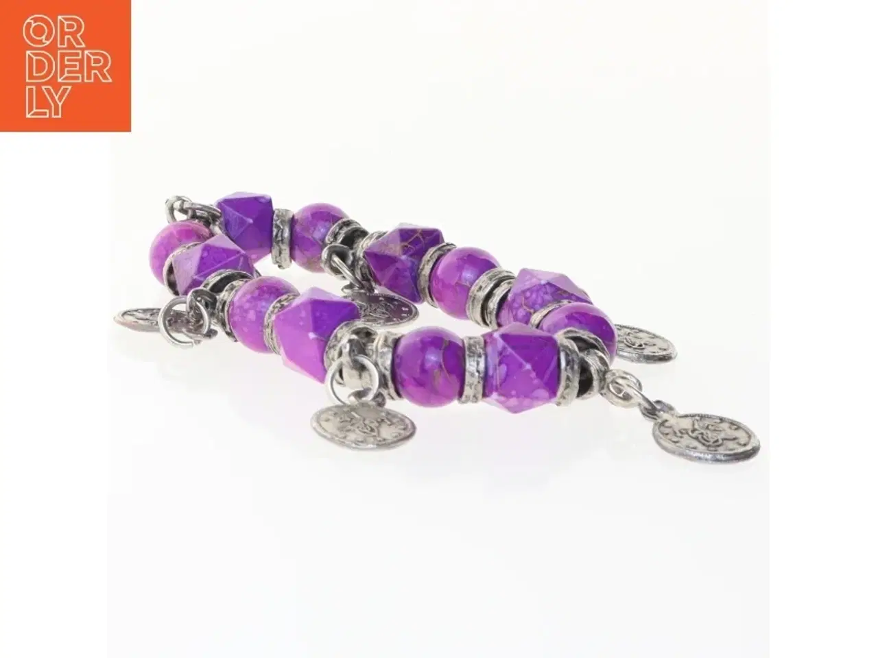 Billede 3 - Lilla armbånd med charms (str. Ø 6 cm)