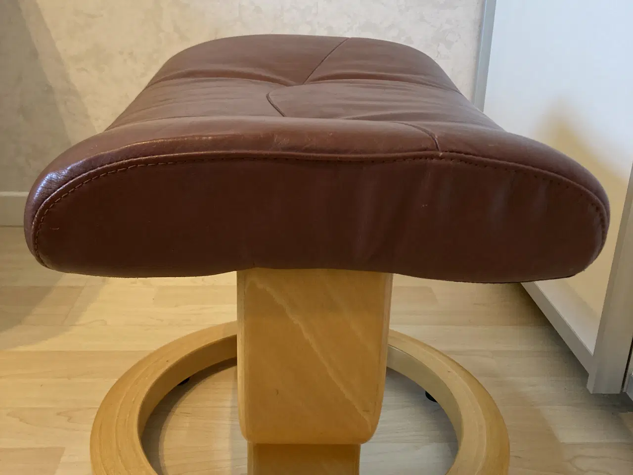 Billede 2 - Stressless fodskammel