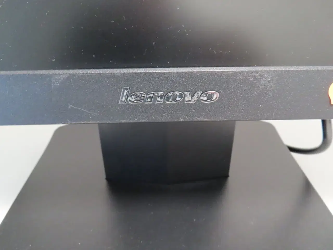 Billede 3 - 24" monitor, LENOVO LT2423WC, mus og bordlampe