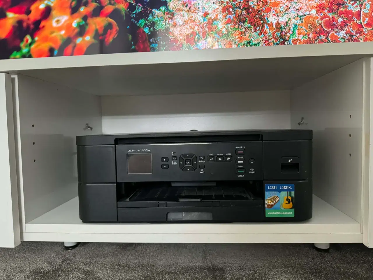 Billede 5 - Hvid TV bord med skuffe + reol