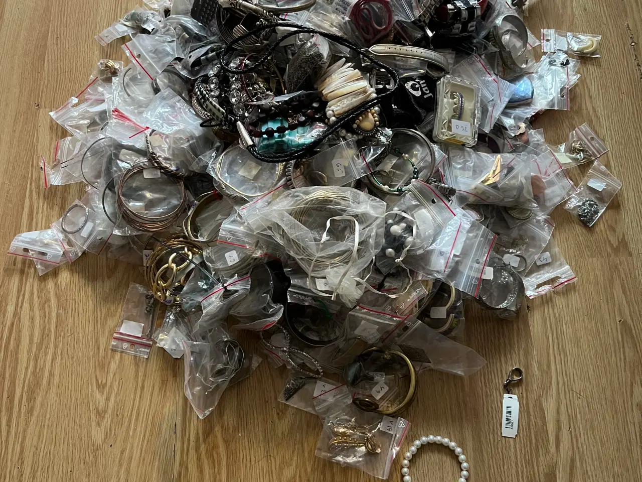 Billede 1 - Stort lot af smykker
