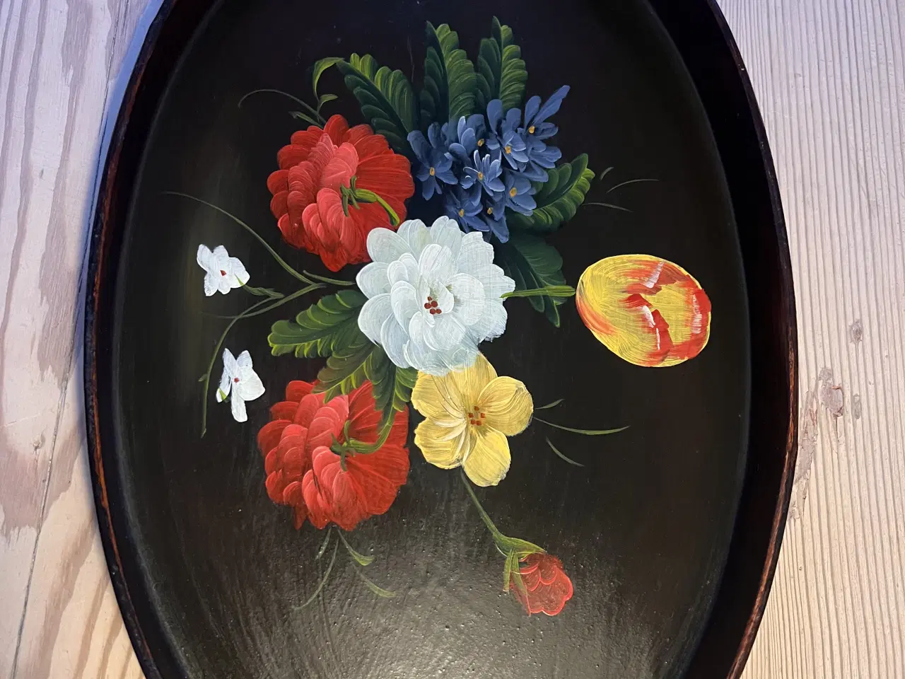 Billede 1 - Charmerende håndmalet bakke i træ