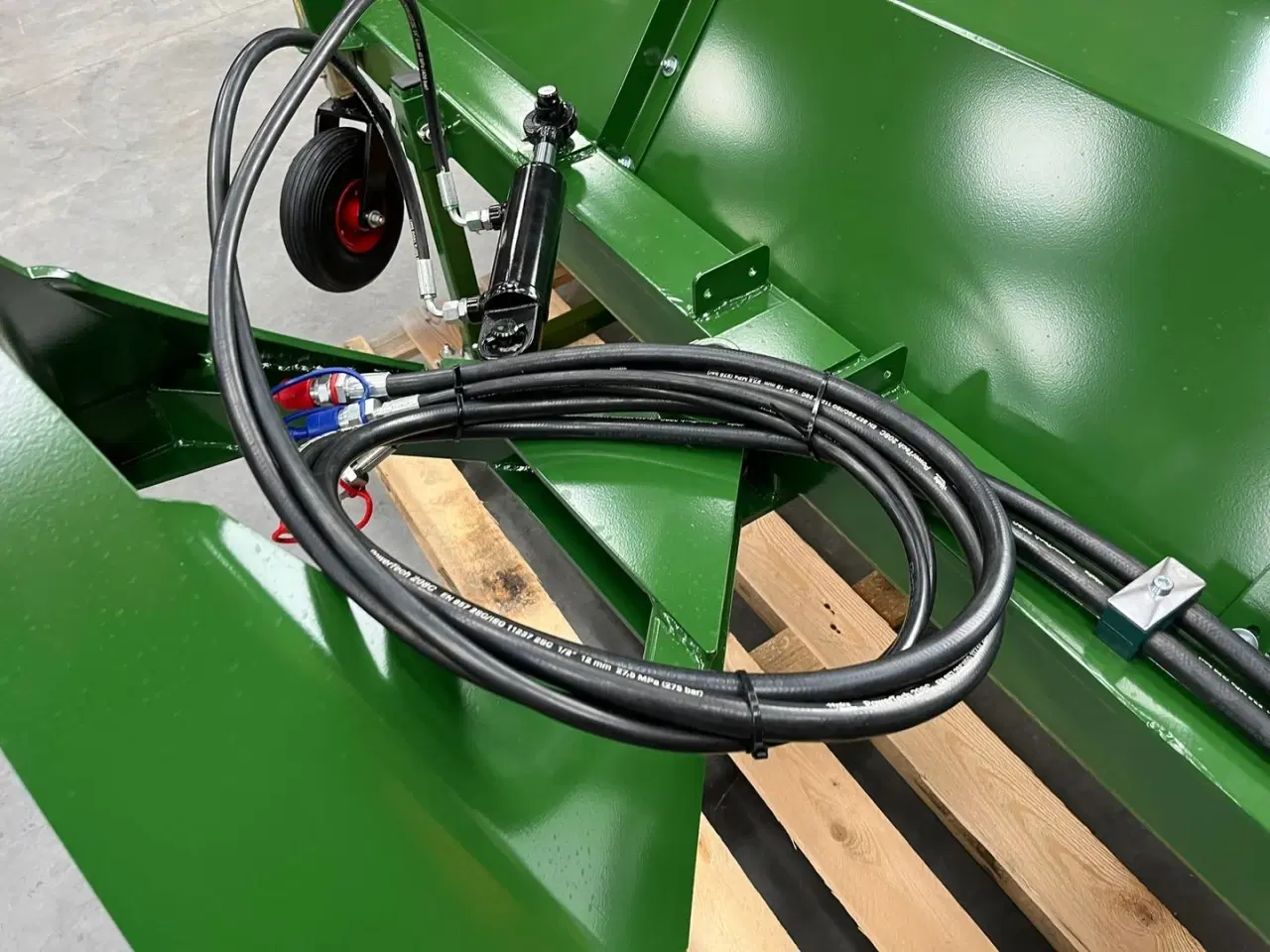 Billede 10 - Thyregod TK 2800 med nylon børster og hydraulisk sving. brede 2800 og feje brede 2500