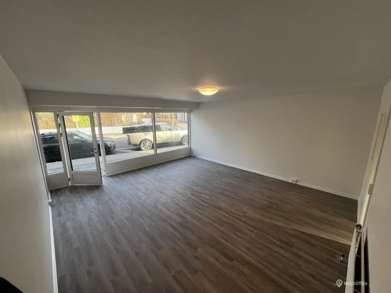 Billede 2 - Synligt butik-/kontorlejemål på Farum Hovedgade – 110 m² med stort glasparti