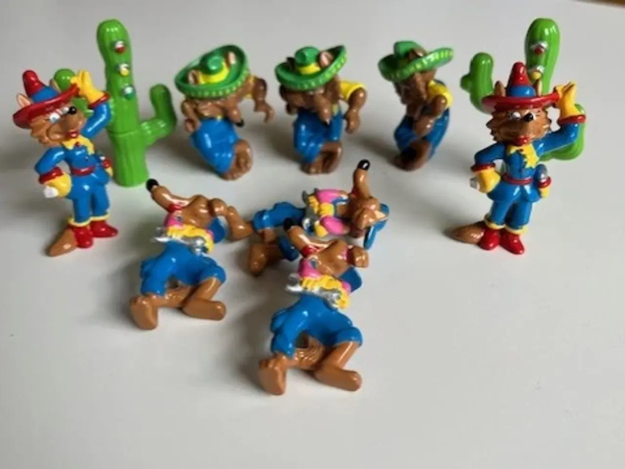Billede 1 - små figurer ved ikke hvad de hedder