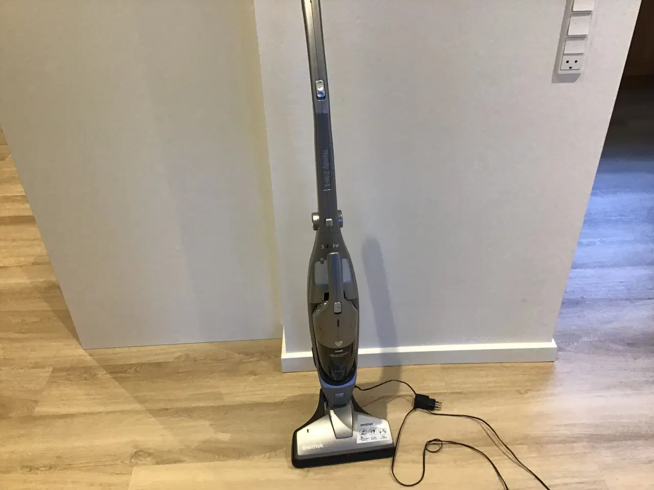 Billede 1 - Støvsuger Nilfisk 14,4 volt med lader