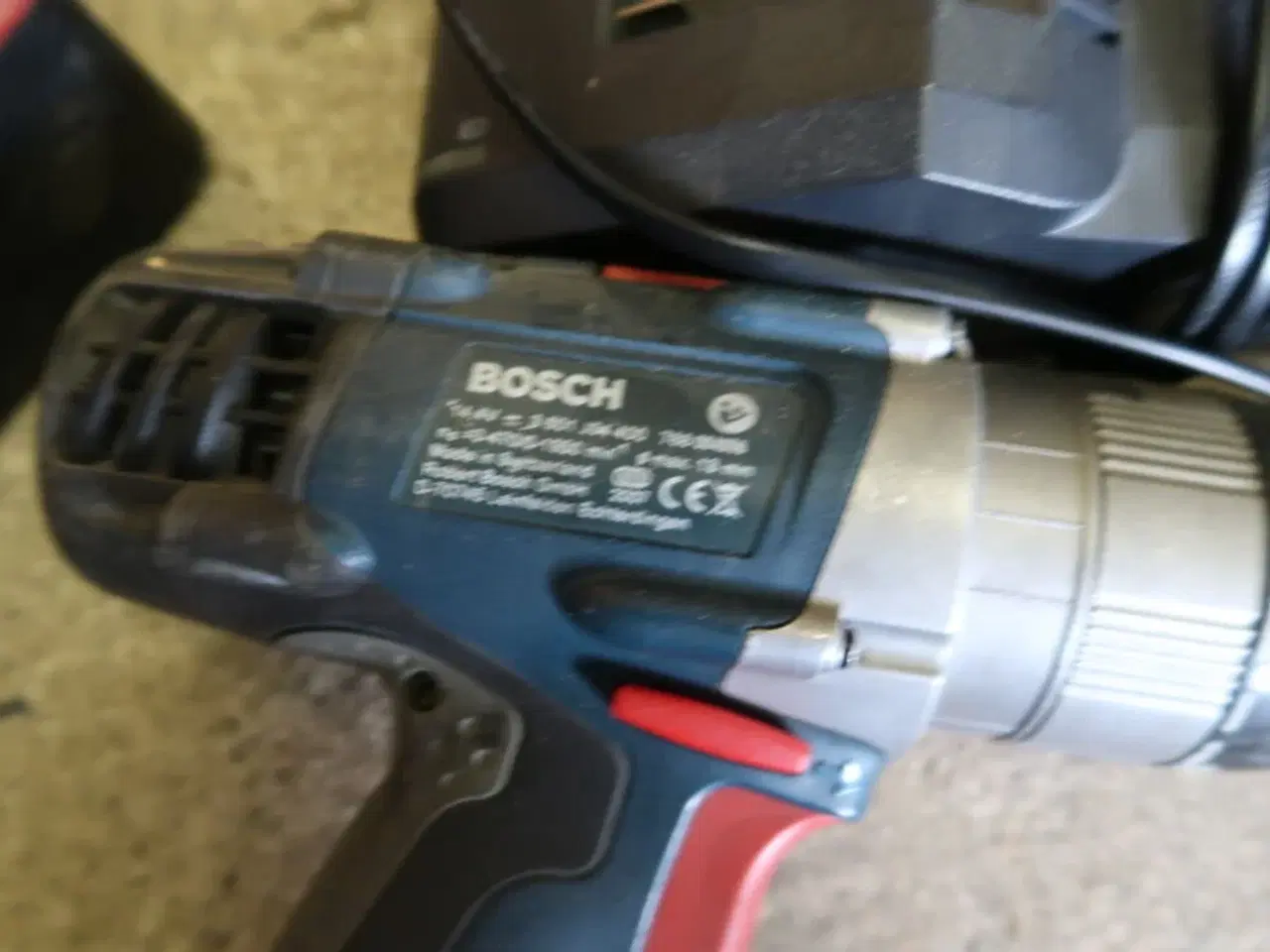 Billede 4 - 2 stk. akku bore/skruemaskiner BOSCH med div. Batterier og lader