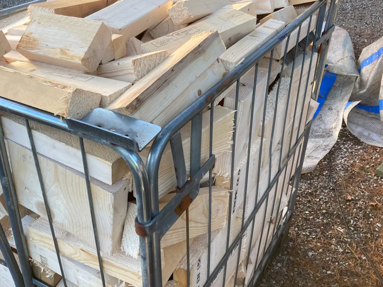 Billede 1 - Tørt fyrtræ savet 