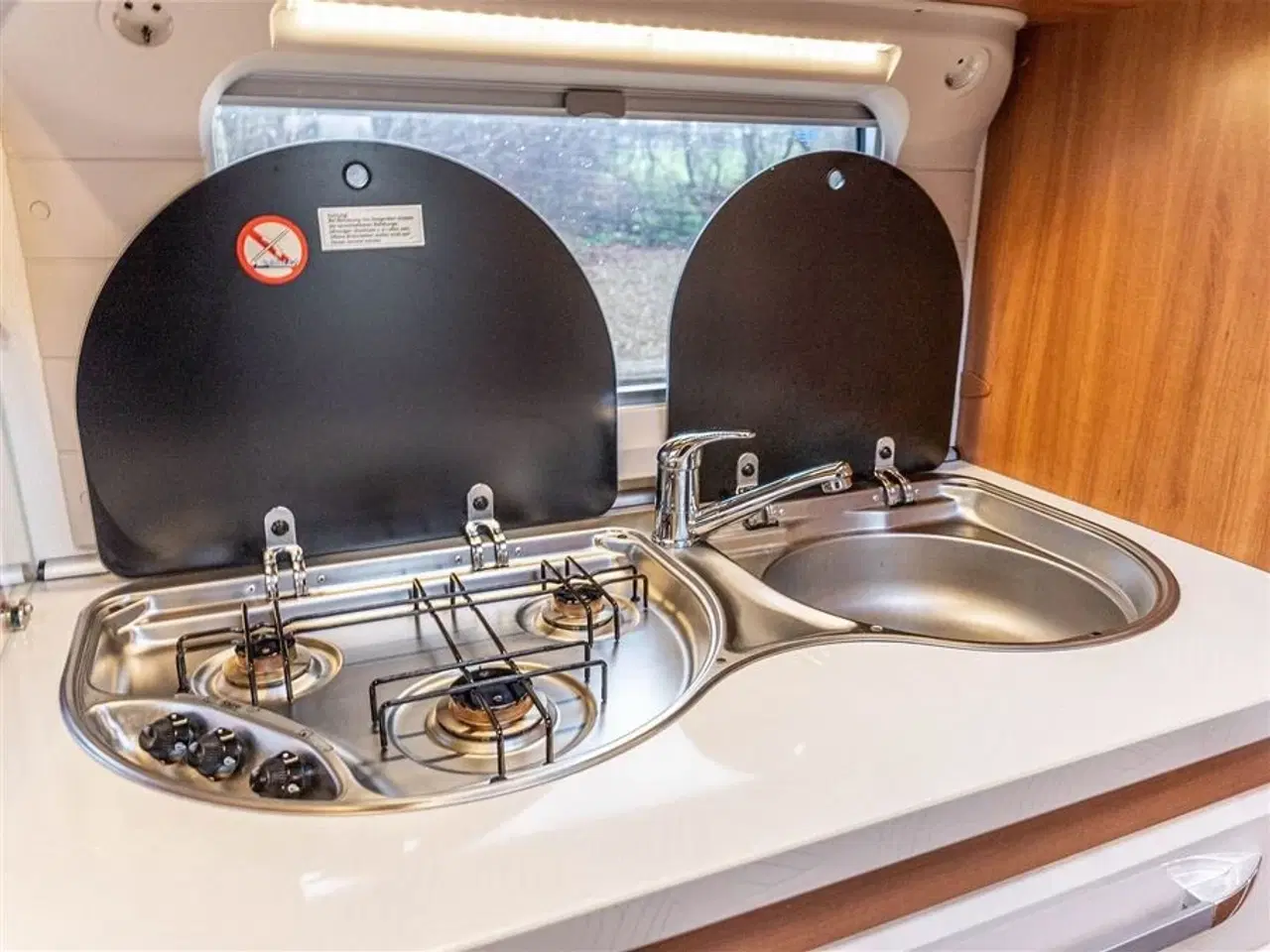 Billede 12 - 2013 - Hobby Excellent 460 UFe Lys og rummelig vogn med solceller og lav totalvægt