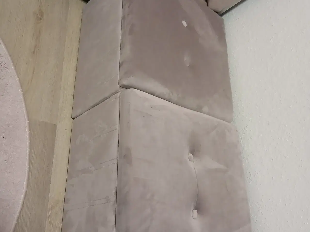 Billede 3 - Flot seng med 2 opbevarings puff