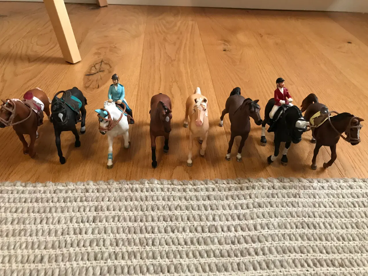 Billede 1 - 8 Schleich heste + 2 ryttere