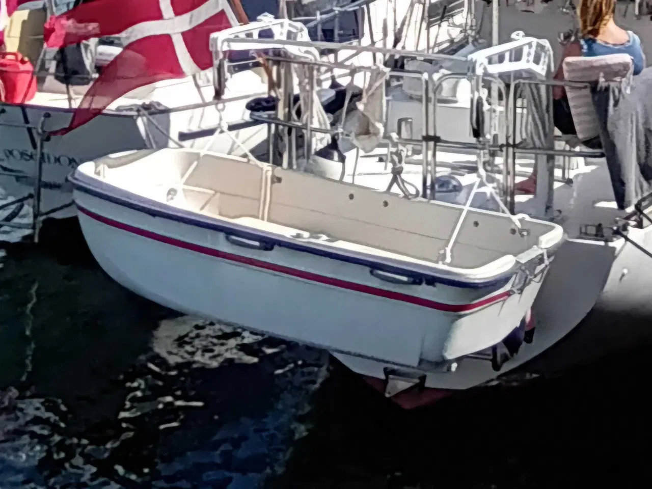 Billede 6 - Fed jolle med motor!