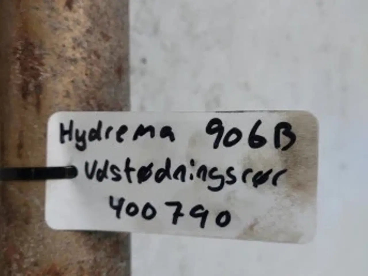 Billede 16 - Hydrema 906B Udstødningsrør 400790