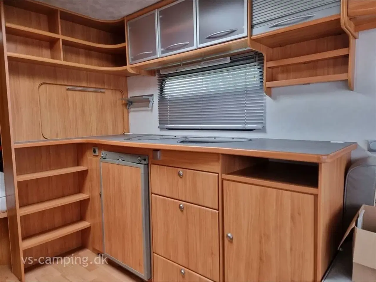 Billede 3 - 2007 - Adria Adora 562 UP CAMPINGVOGN MED MASSER AF KØKKENBORDS- & SKABSPLADS