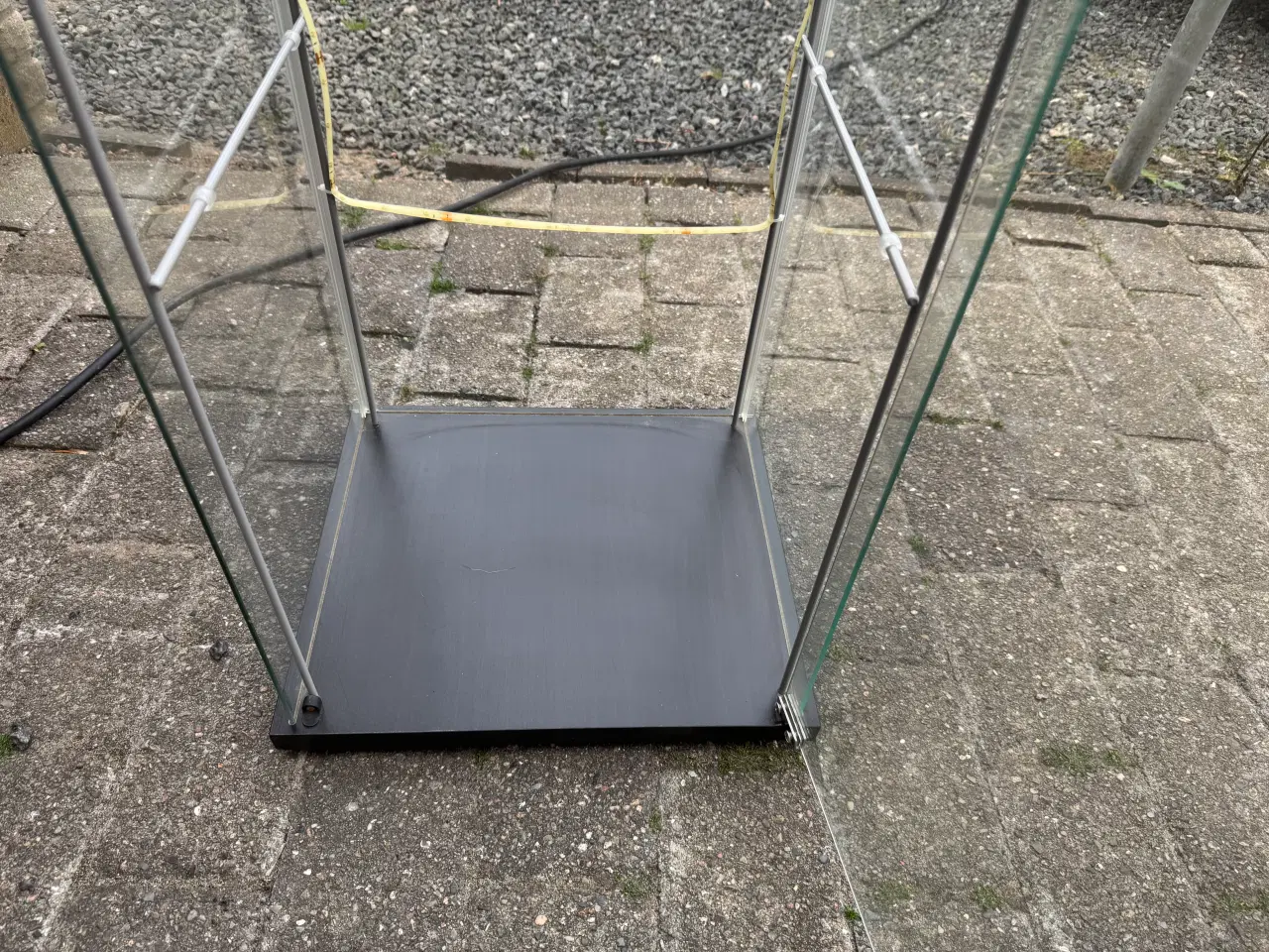 Billede 2 - Glasskab m/lys