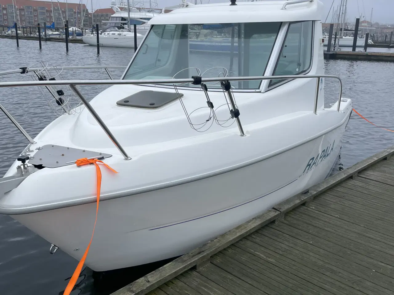 Billede 2 - Sejlklar motorbåd med meget udstyr.