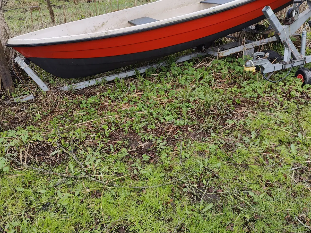 Billede 1 - Fin jolle med motor klar til nye fiske ture 
