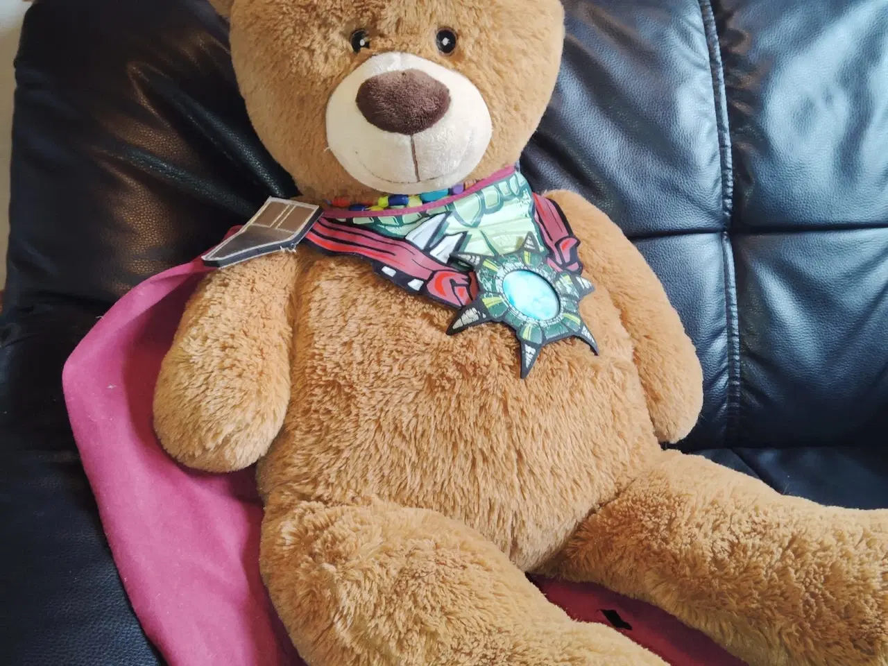 Billede 1 - Stor bamse med kappe