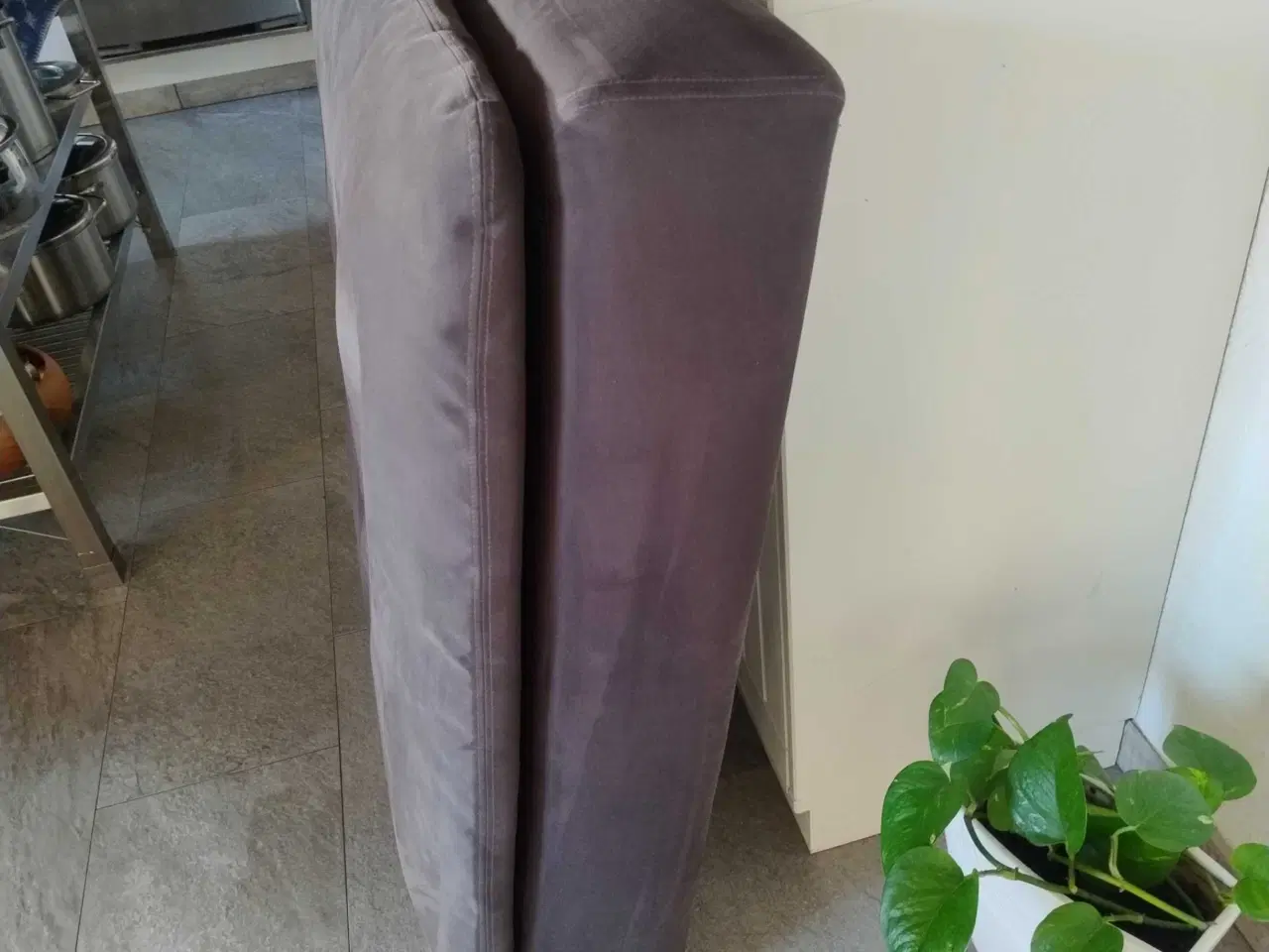 Billede 2 - Grå puf fra Ikea