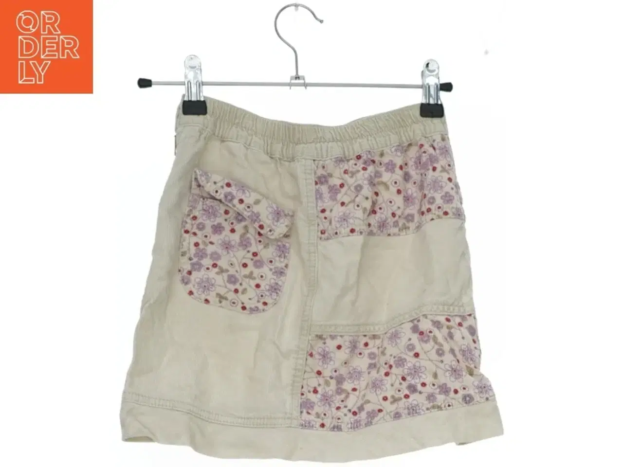 Billede 2 - Beige nederdel med blomsterprint fra H&M (str. 122)