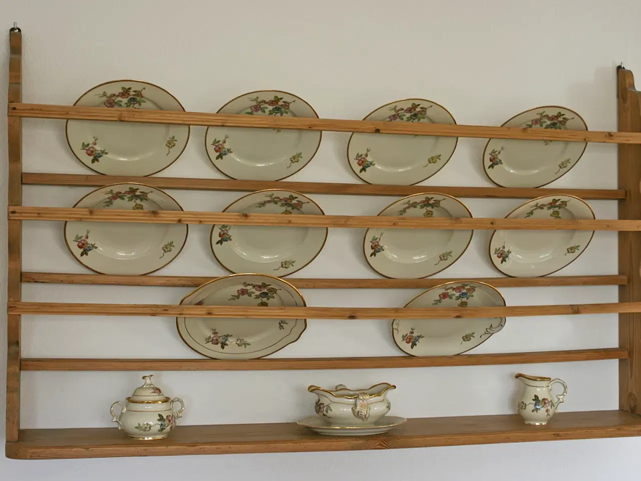 Billede 1 - Tallerkenrække i fin stand