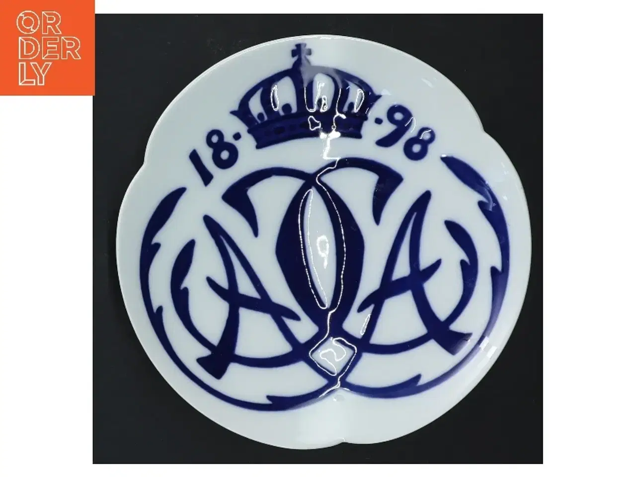 Billede 1 - Porcelænsplatte med krone fra Royal Copenhagen (str. Ø 17,5 cm)