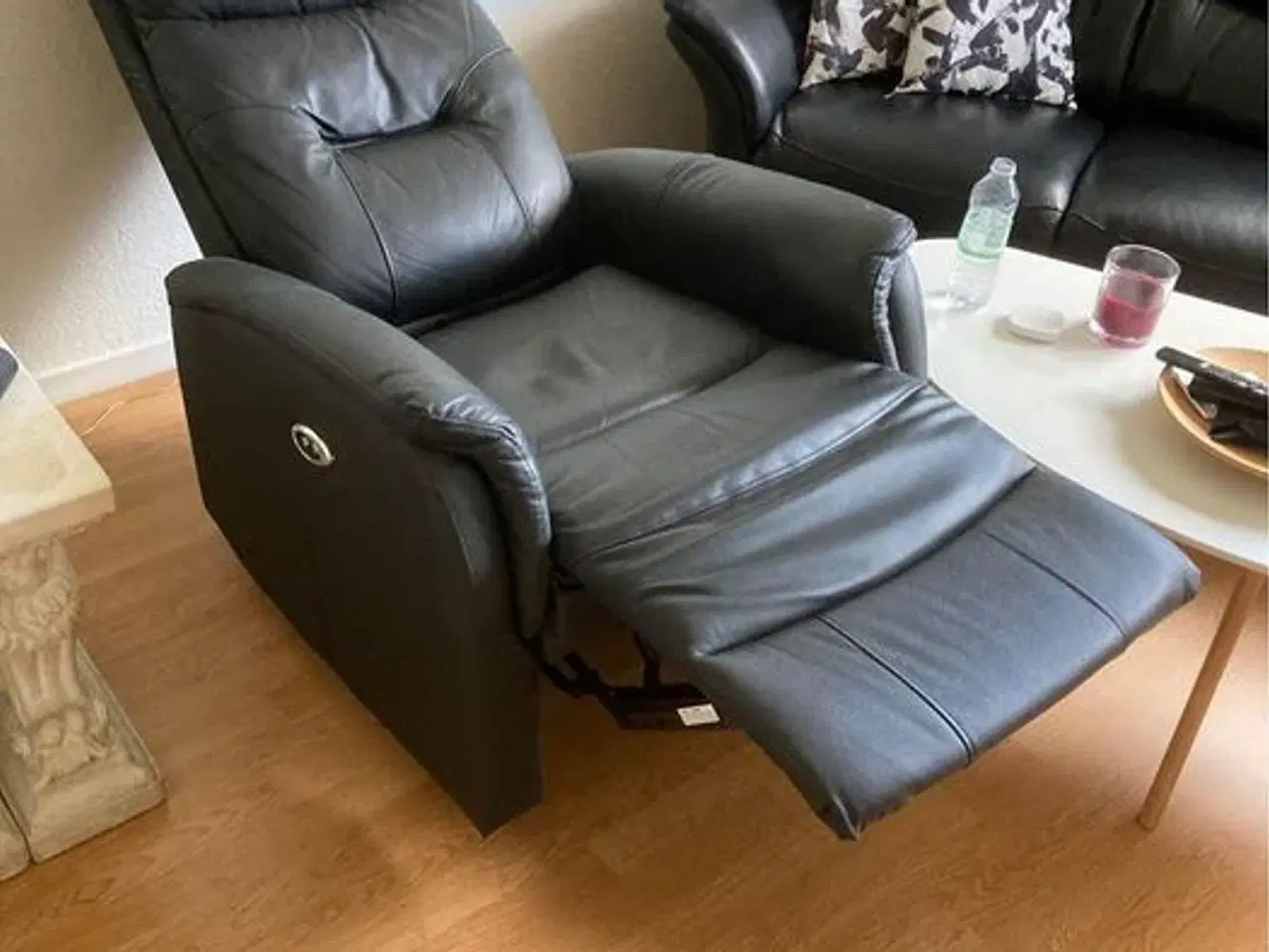 Billede 3 - Læder sofa og stol