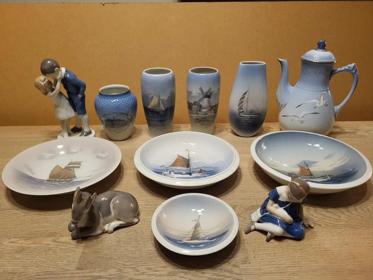 Billede 1 - En masse forskellige figurer,skåle, vaser.