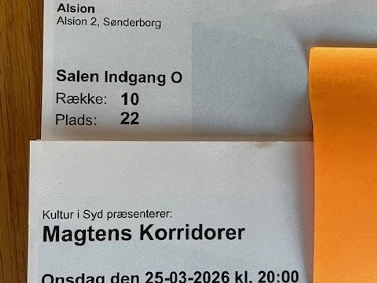 Billede 1 - 2 st Magtens Korridorer  25 marts 26,  Sønderborg