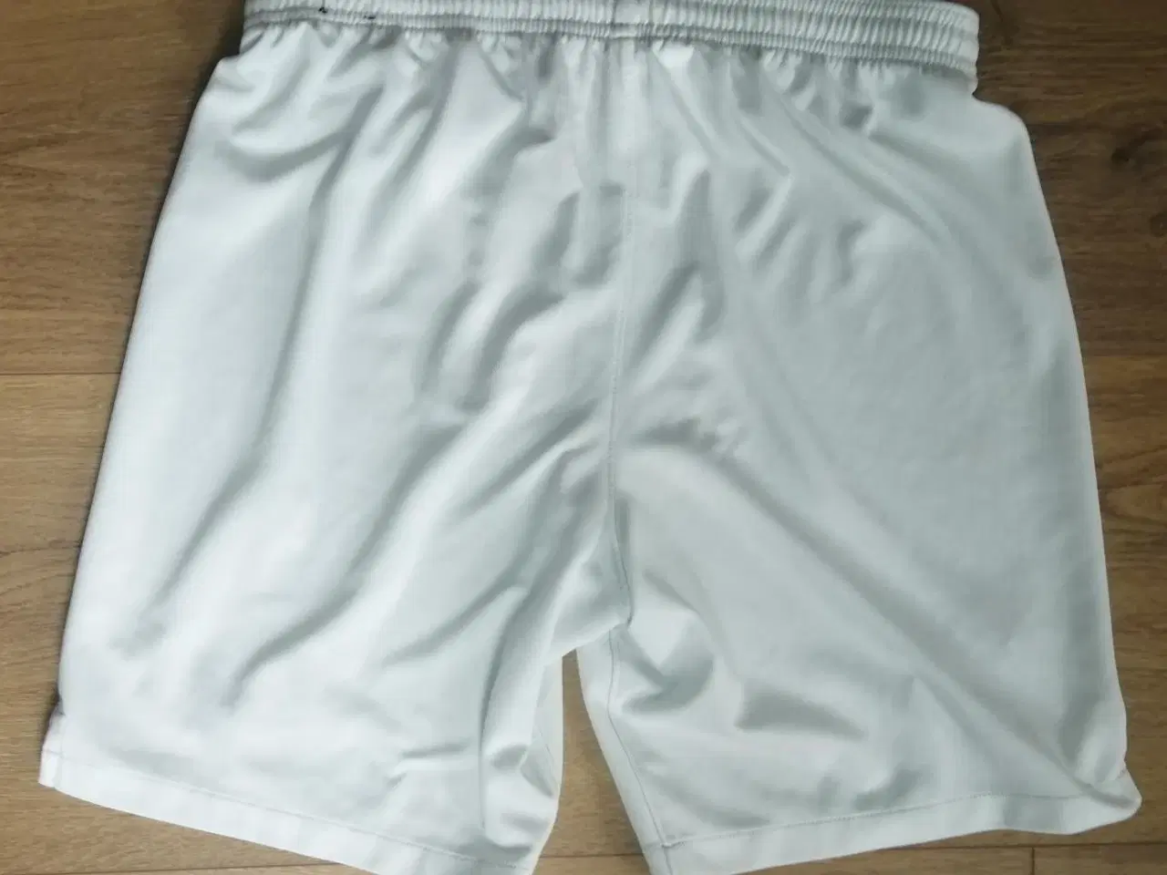 Billede 3 - A.S. ROMA SHORTS, STR. S, I FLOT STAND