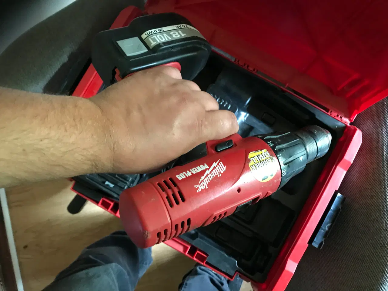 Billede 3 - Skruemaskine Milwaukee 2 Batteri, Oplader, Kuffert