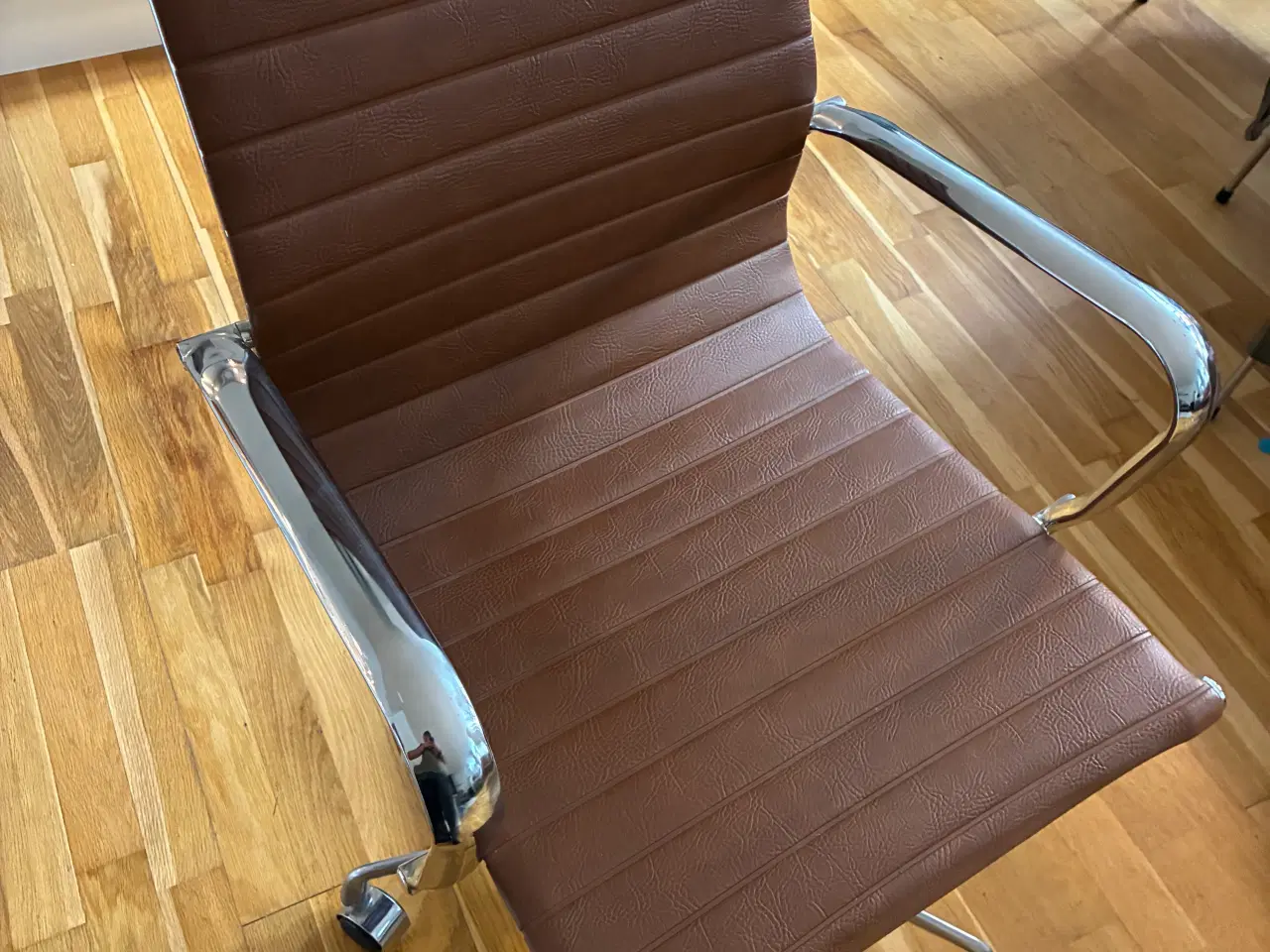 Billede 2 - Kontorstol – Eames look-alike
