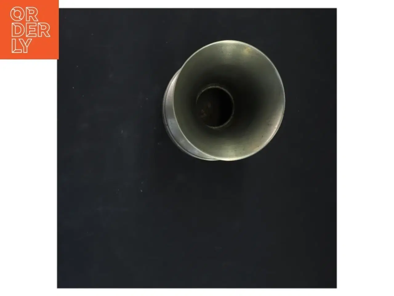 Billede 2 - Tin vase med sejlskibsmotiv (str. 24,5x8 cm)