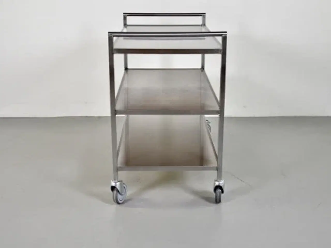 Billede 2 - Beka rullebord i stål med tre hylder, 115,5 cm.
