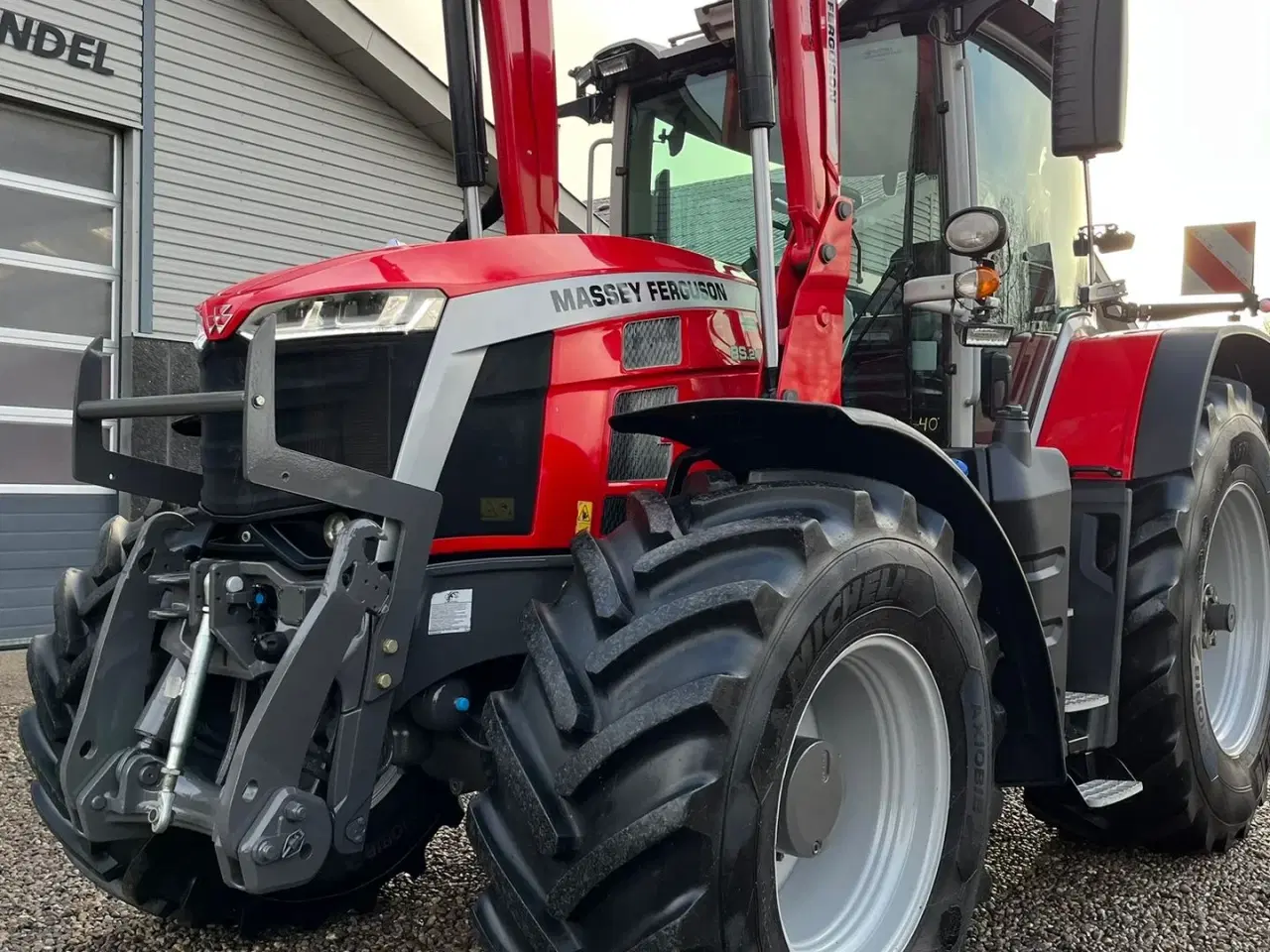 Billede 18 - Massey Ferguson 8S.245 Med stor frontlæsser. Dyna 7 Efficient. Kan leveres med GPS anlæg på.